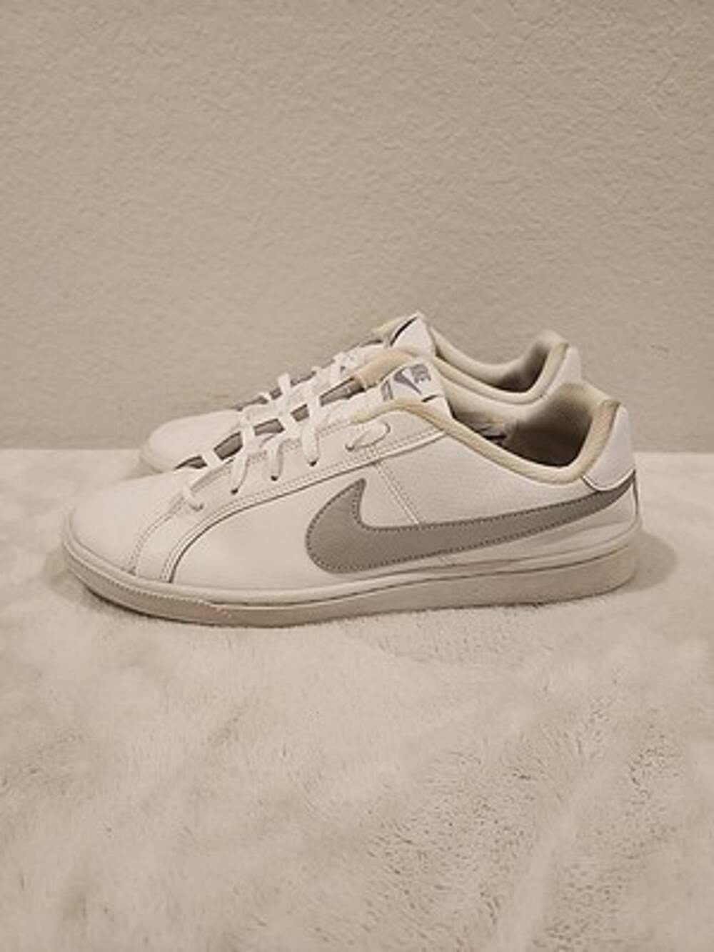 Nike Court Royale Women's 10 low-top sneakers Shoes White Silver Swoosh